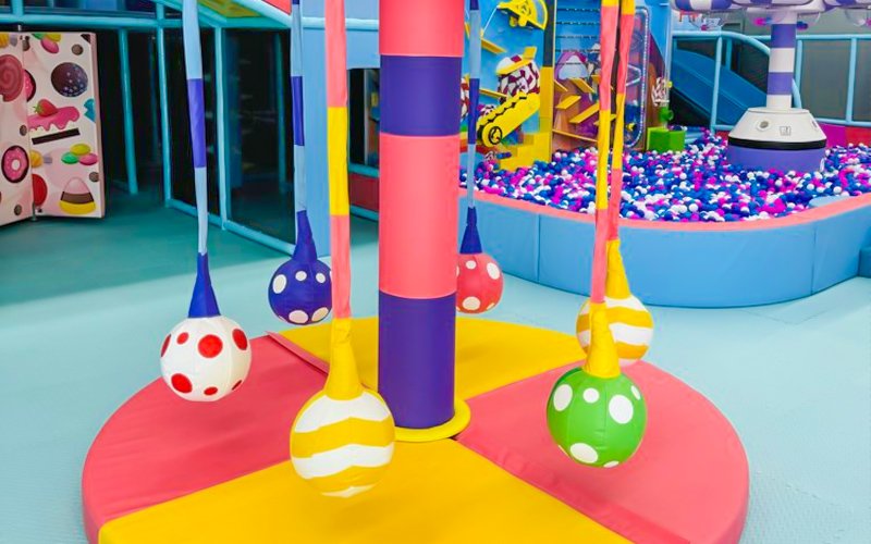 Soft play area in a revenue-generating indoor playground business model